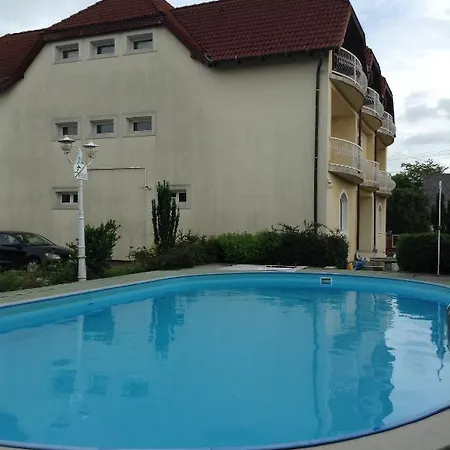Гостевой дом Apartmanhaz 3*