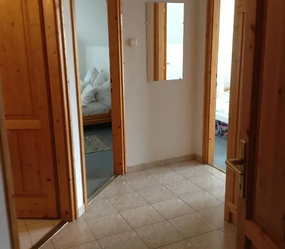 Apartmanhaz בית הארחה 3*